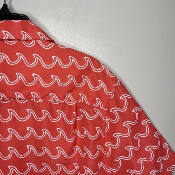 UZZI Amphibious Gear Mens Button-Up Shirt Sz M Wave Print Hawaiian Coral-Orange - Picture 5 of 7